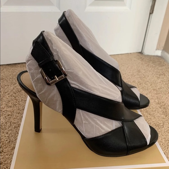 SOLD!!!  NWT Michael Kors HeEls - Picture 4 of 4